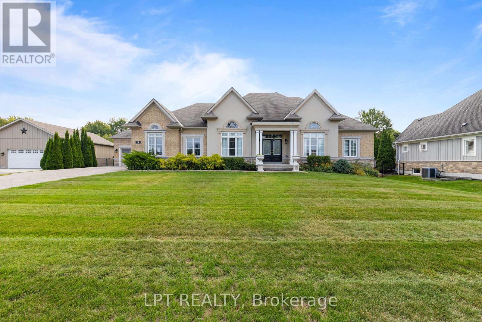 5 WOLFORD COURT