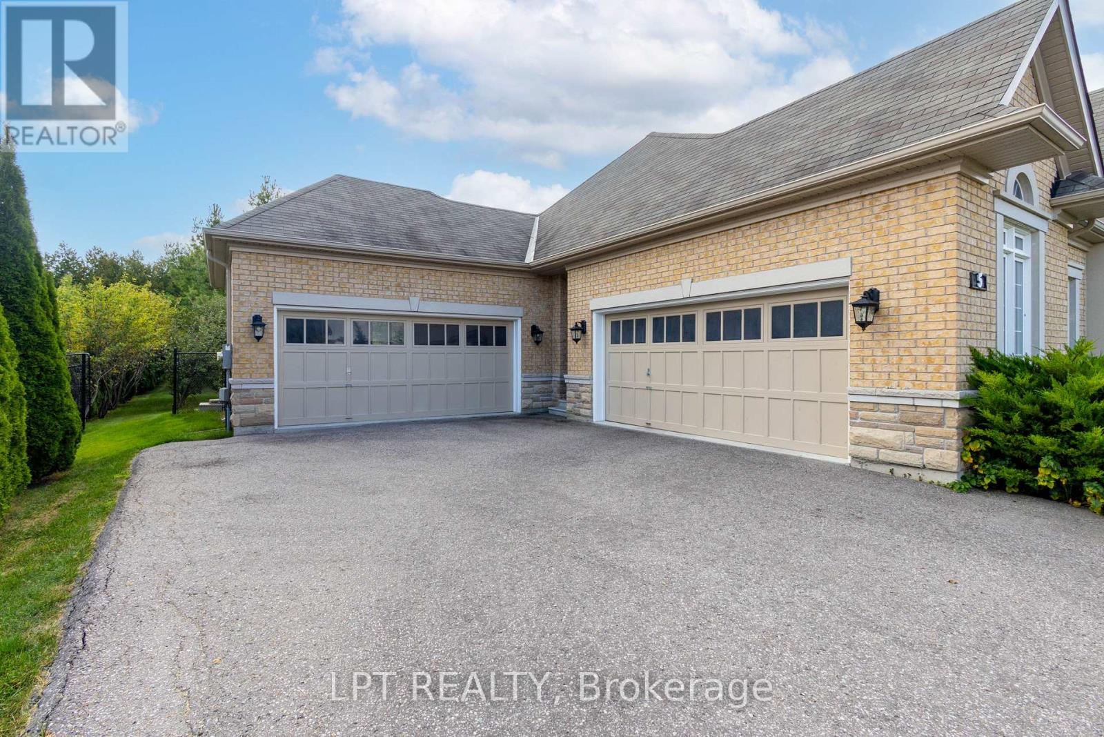 5 WOLFORD COURT