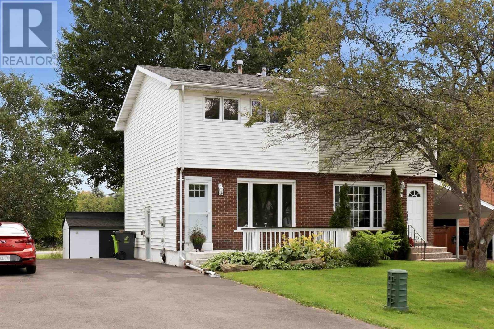 61 Williams ST - Photo 2