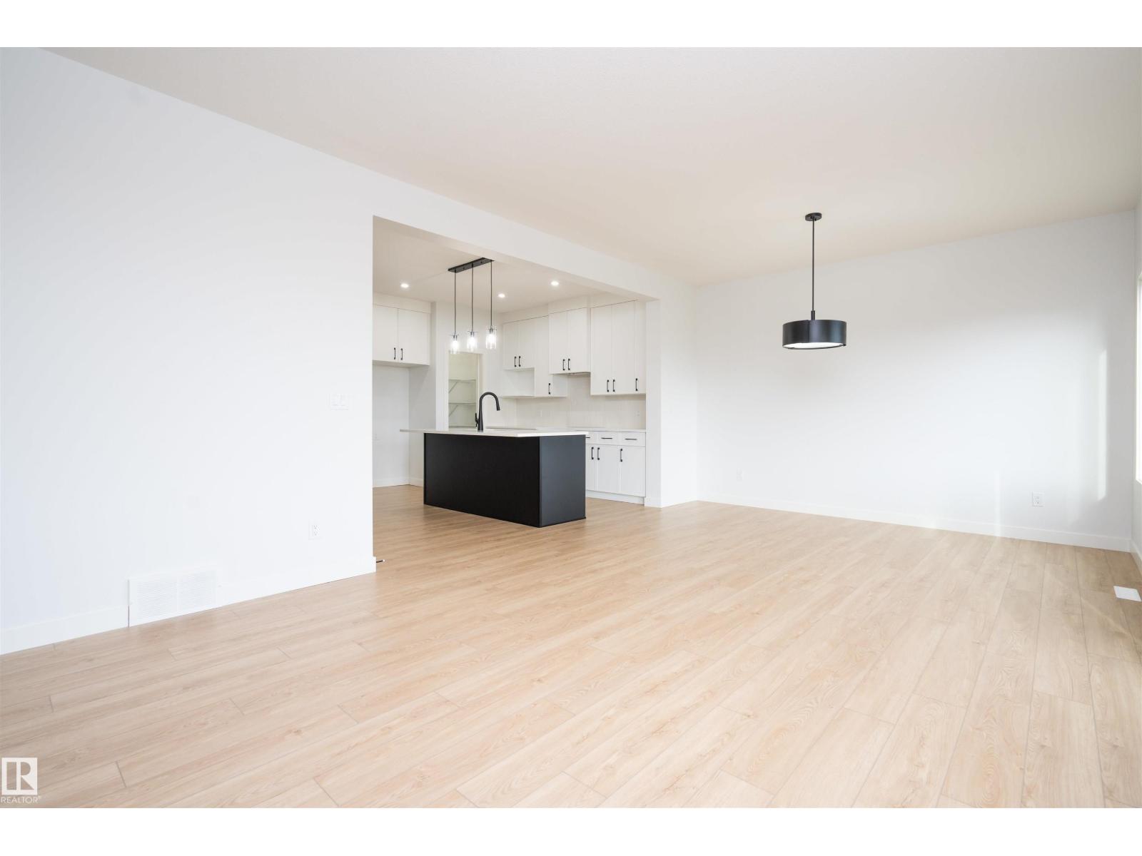 6255 29 AV SW