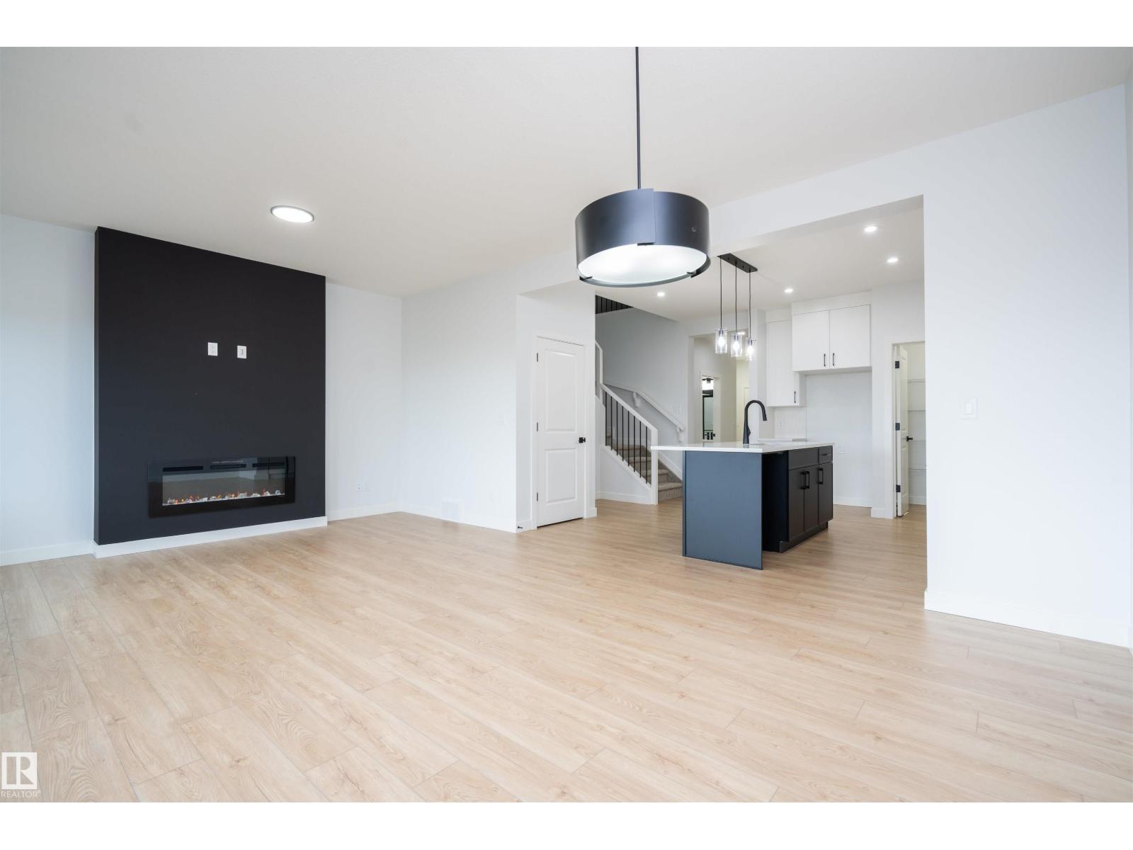 6255 29 AV SW