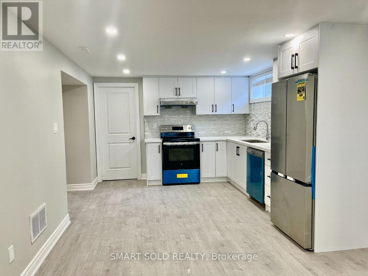 LOWER - 228 SILVERBIRCH DRIVE
