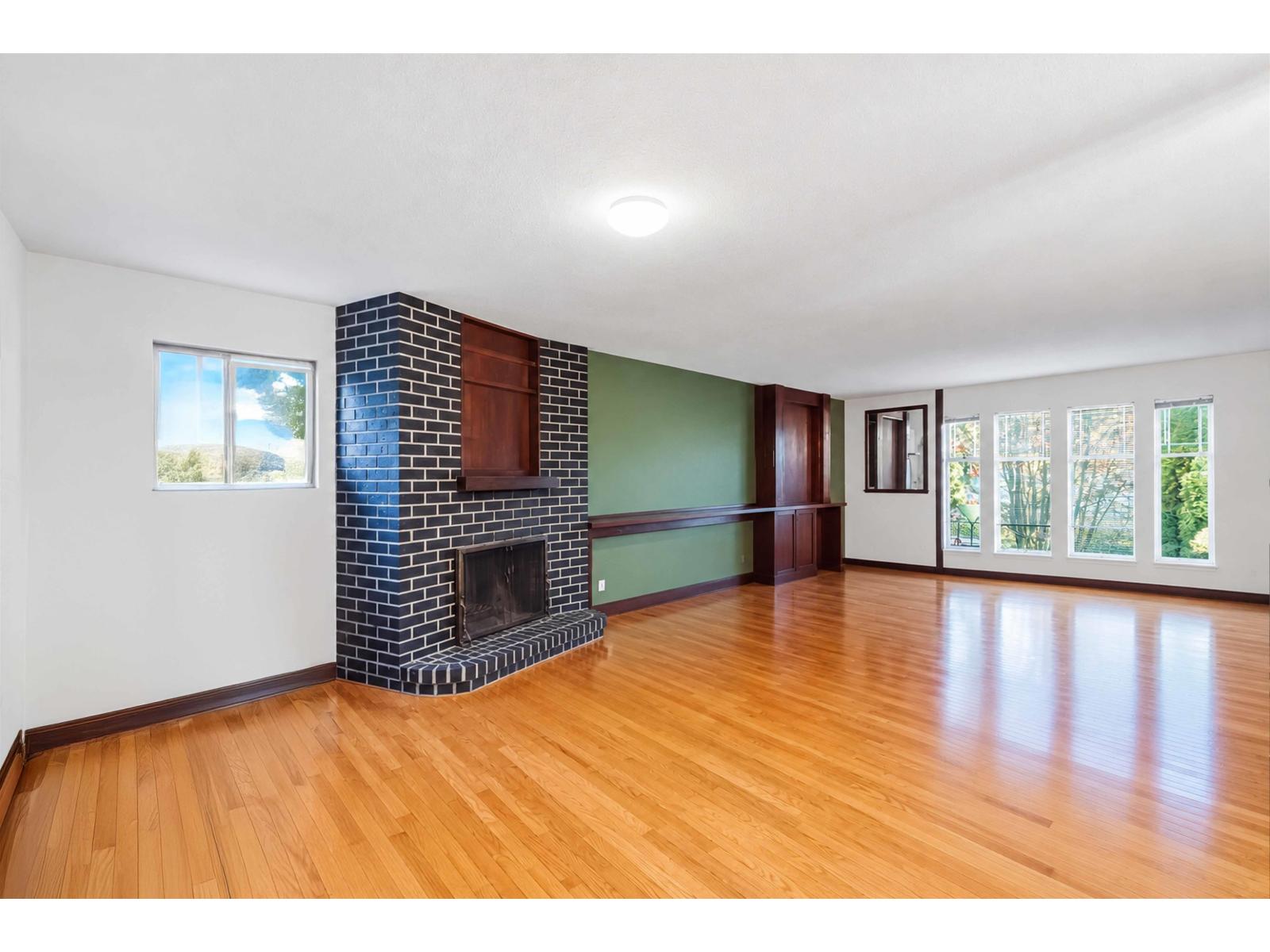 3743 NANAIMO CRESCENT