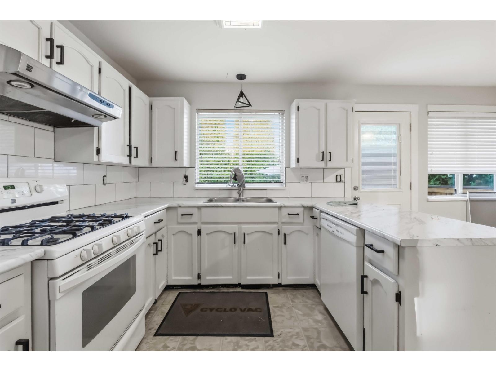 3743 NANAIMO CRESCENT
