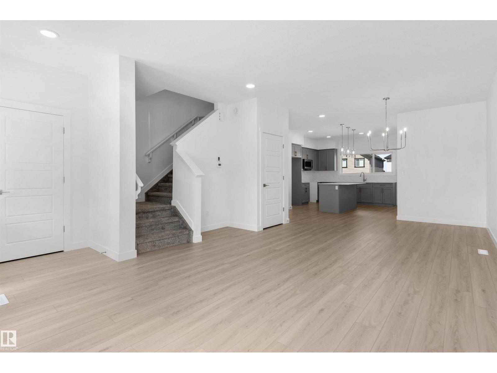 1056 14 AV NW