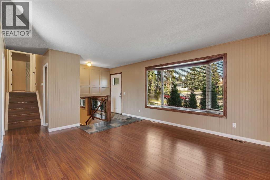335 Queensland Drive SE