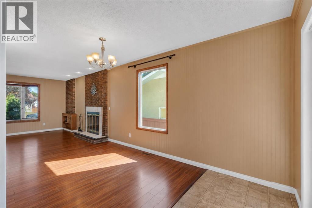 335 Queensland Drive SE