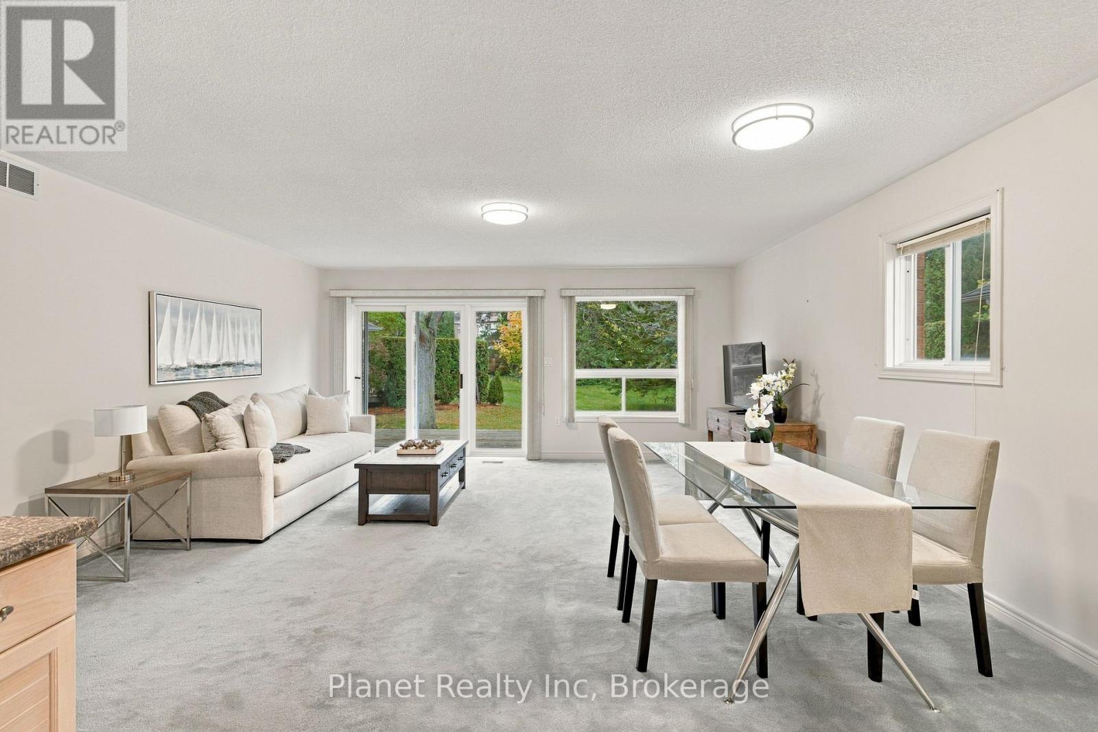 4 ASHCROFT COURT