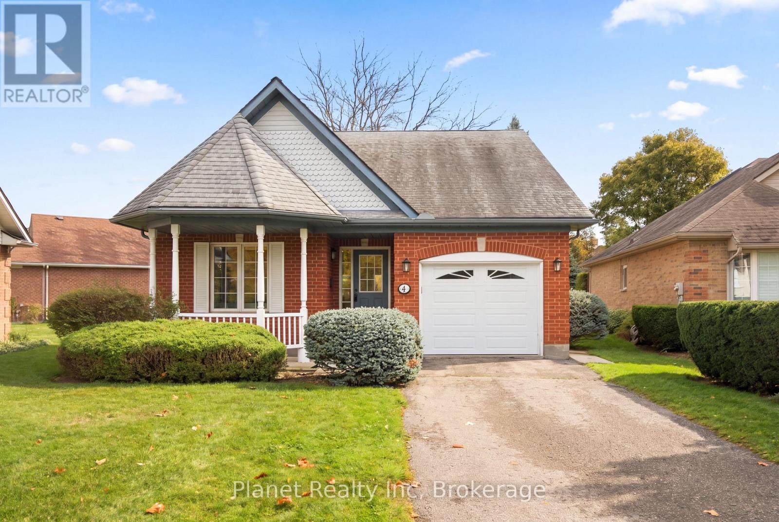 4 ASHCROFT COURT