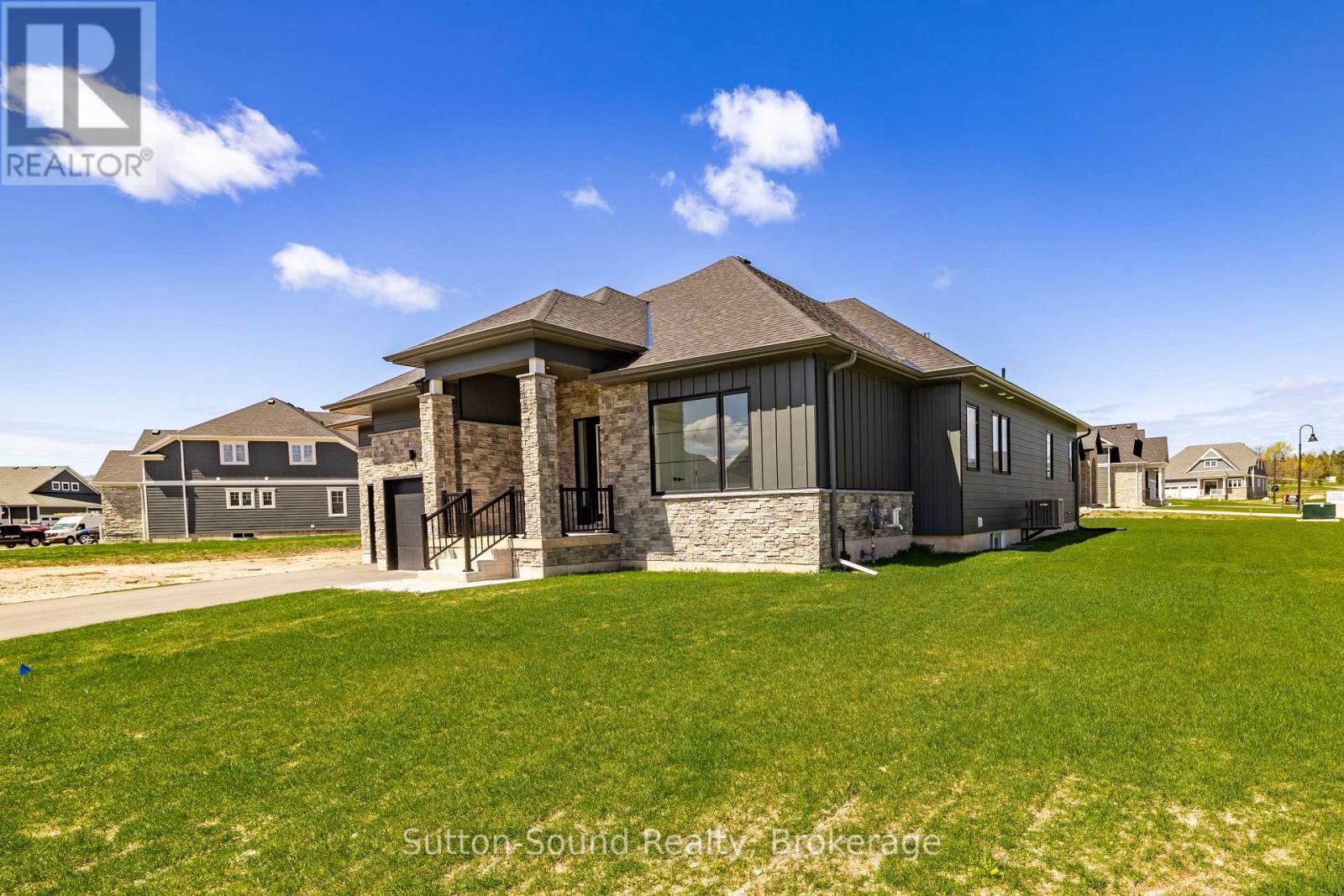 116 LAURENS LANE
