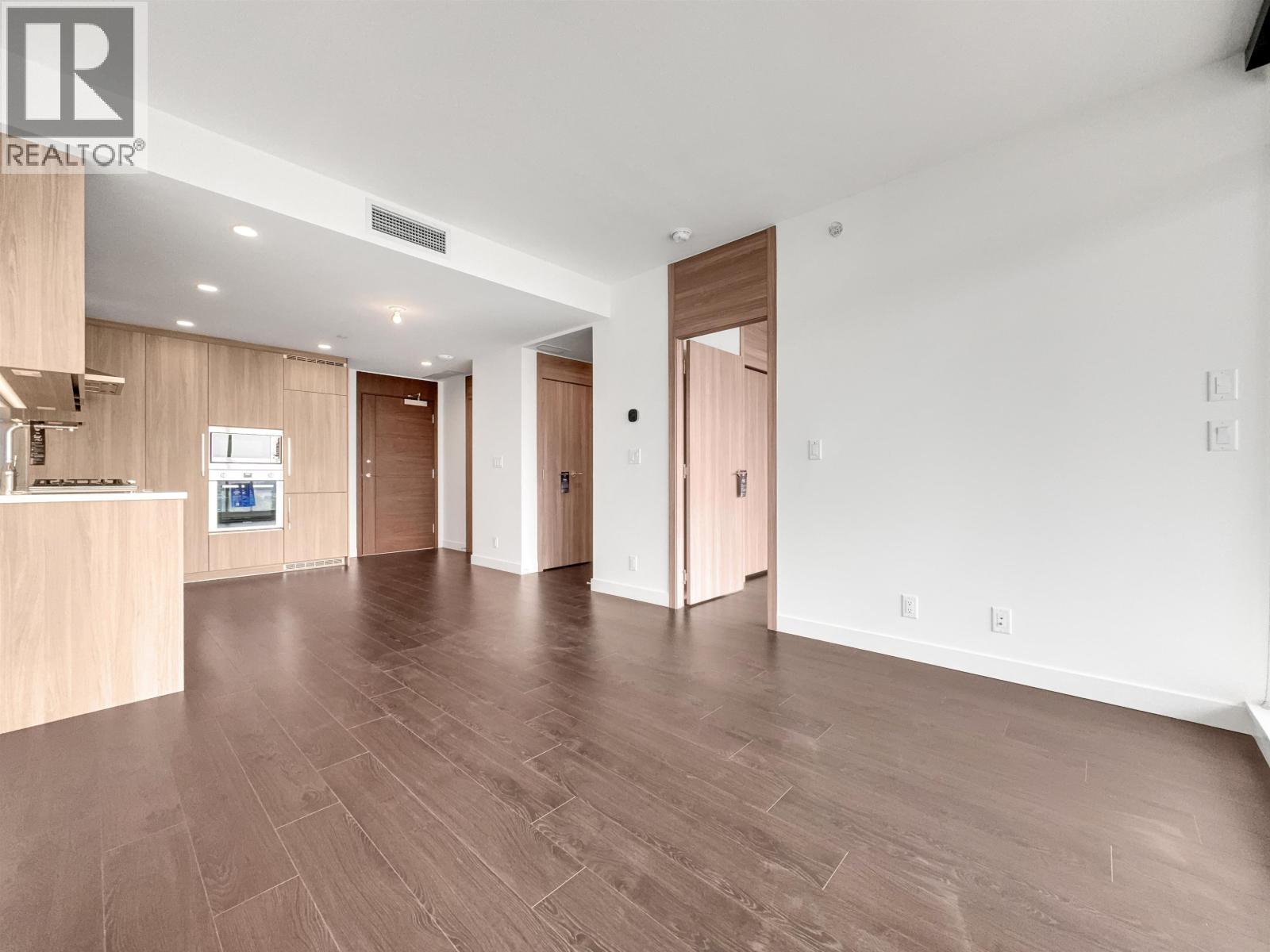 16xx 4890 LOUGHEED HIGHWAY