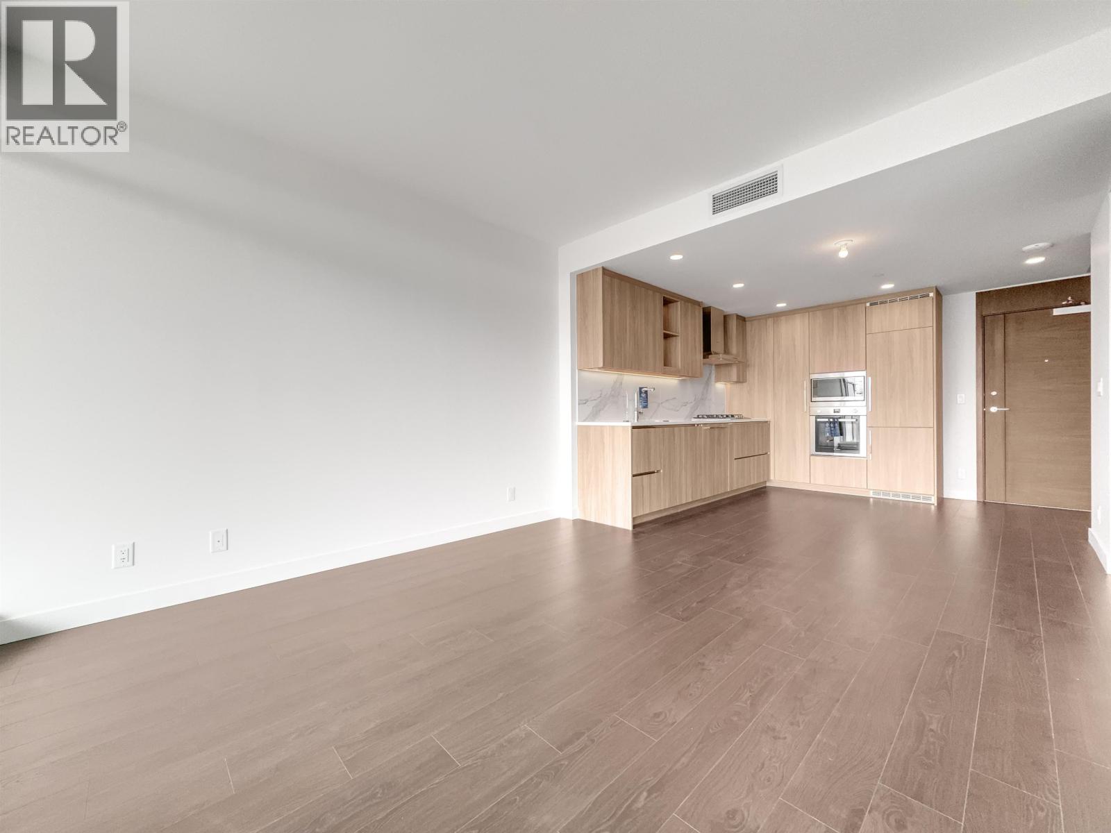 16xx 4890 LOUGHEED HIGHWAY