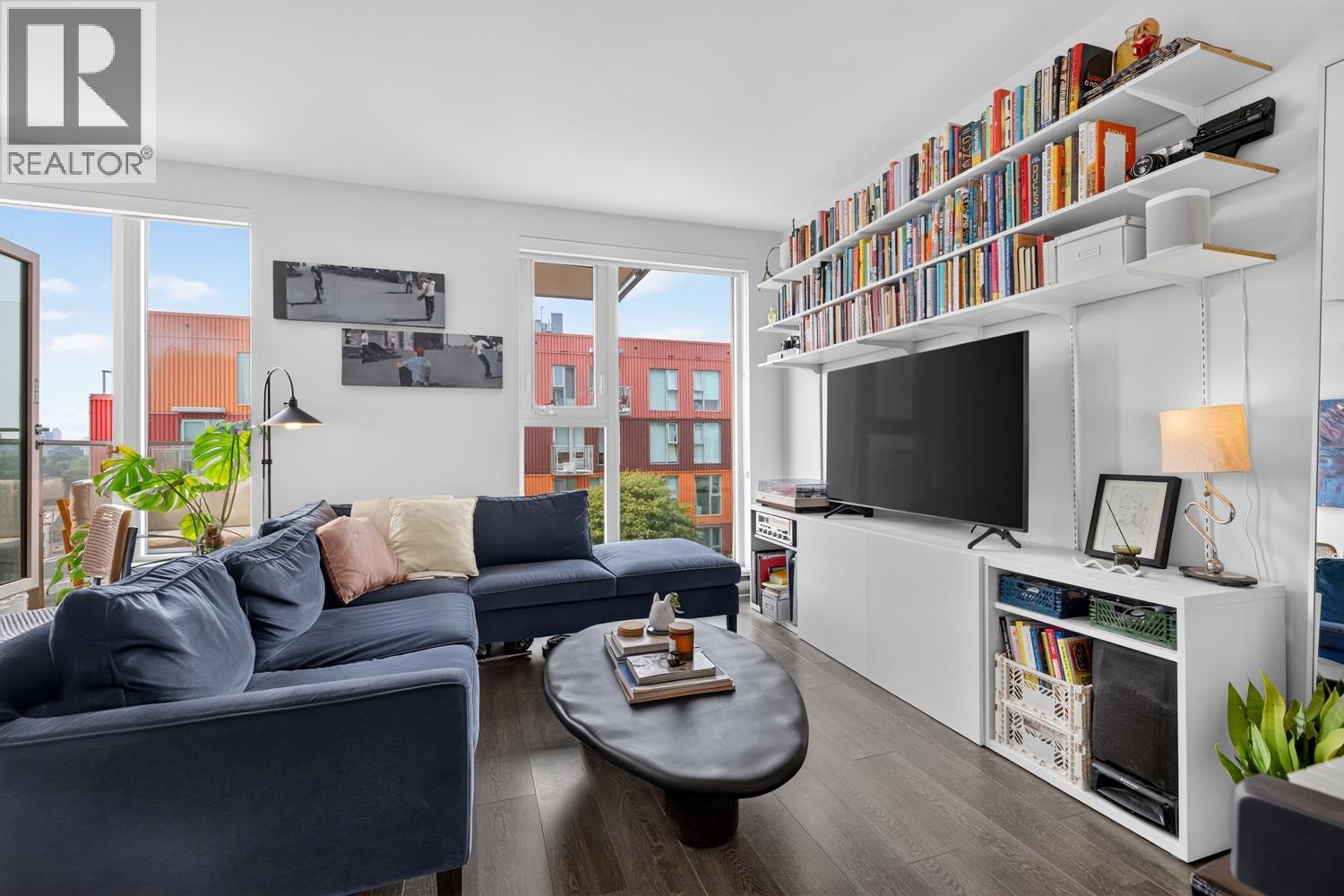 1009 983 E HASTINGS STREET