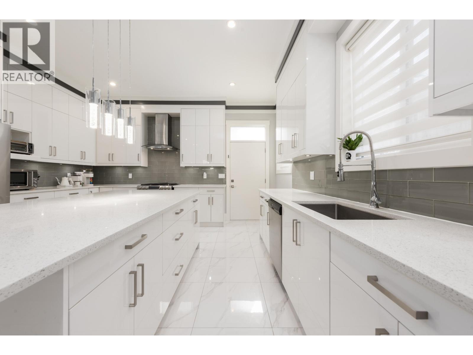 1135 YORSTON COURT