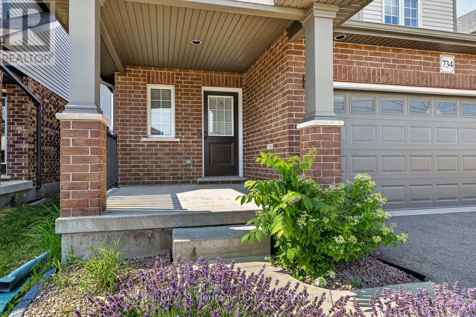 734 FRONTENAC CRESCENT