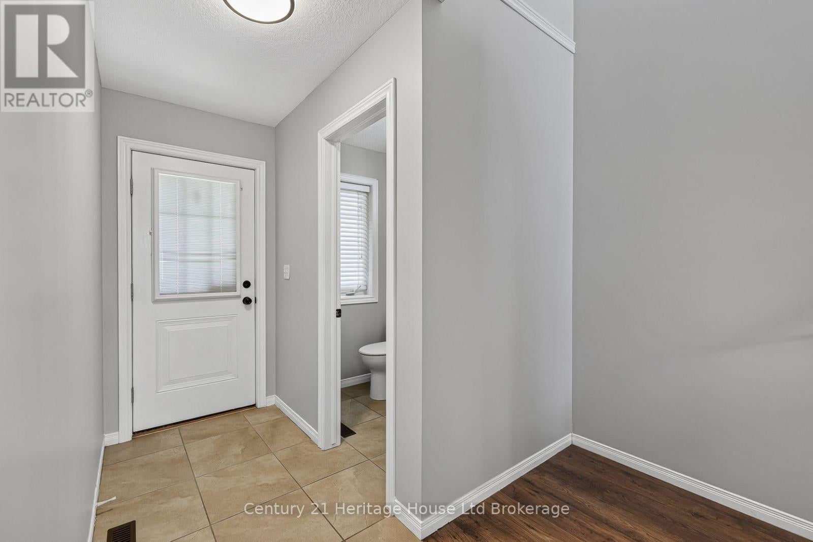 734 FRONTENAC CRESCENT
