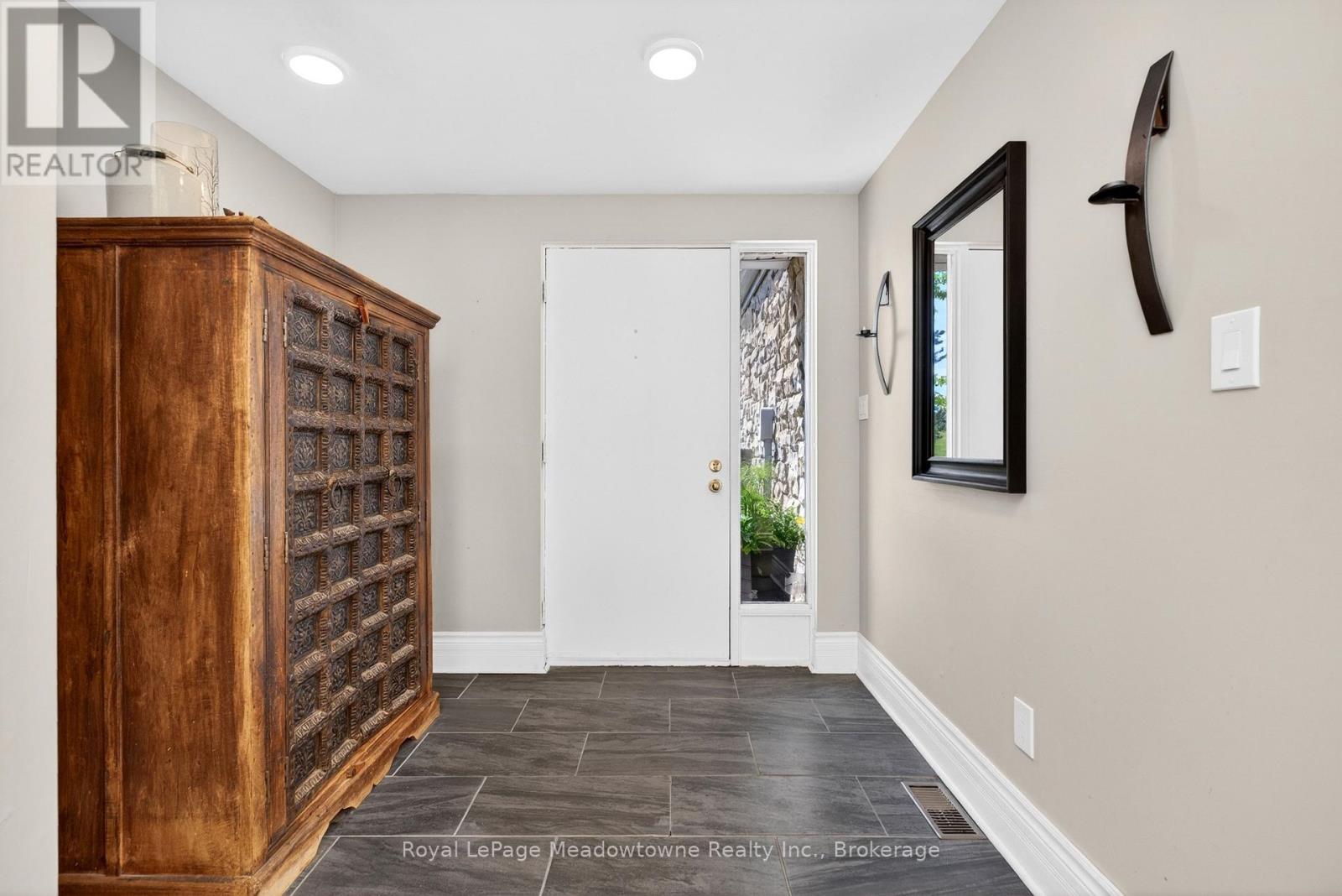 8122 ERAMOSA GARAFRAXA TOWNLINE