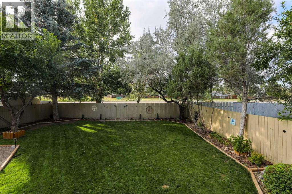 115 Mt. Crandell Cres W