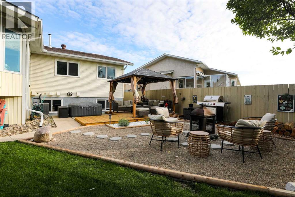 115 Mt. Crandell Cres W