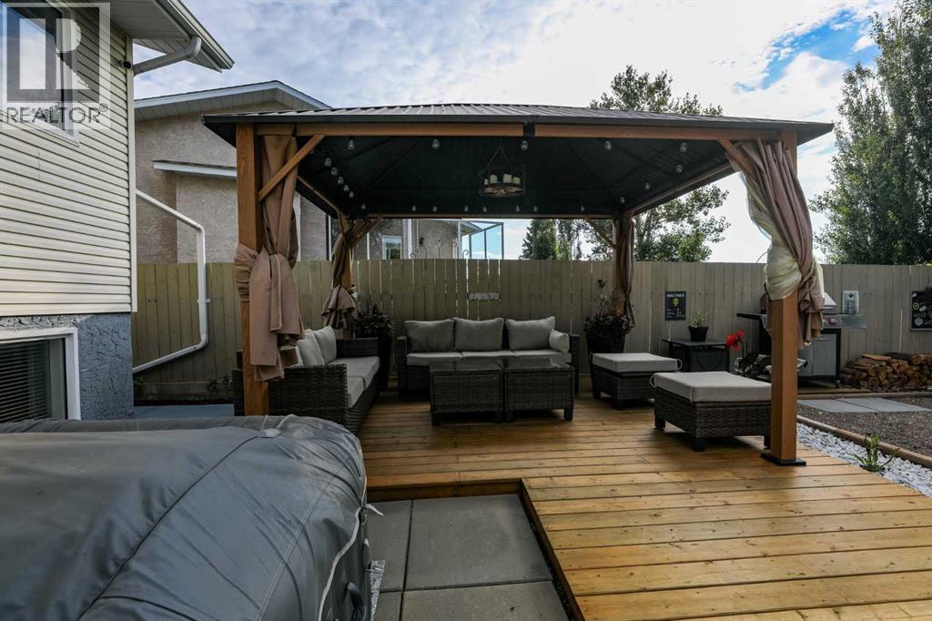 115 Mt. Crandell Cres W