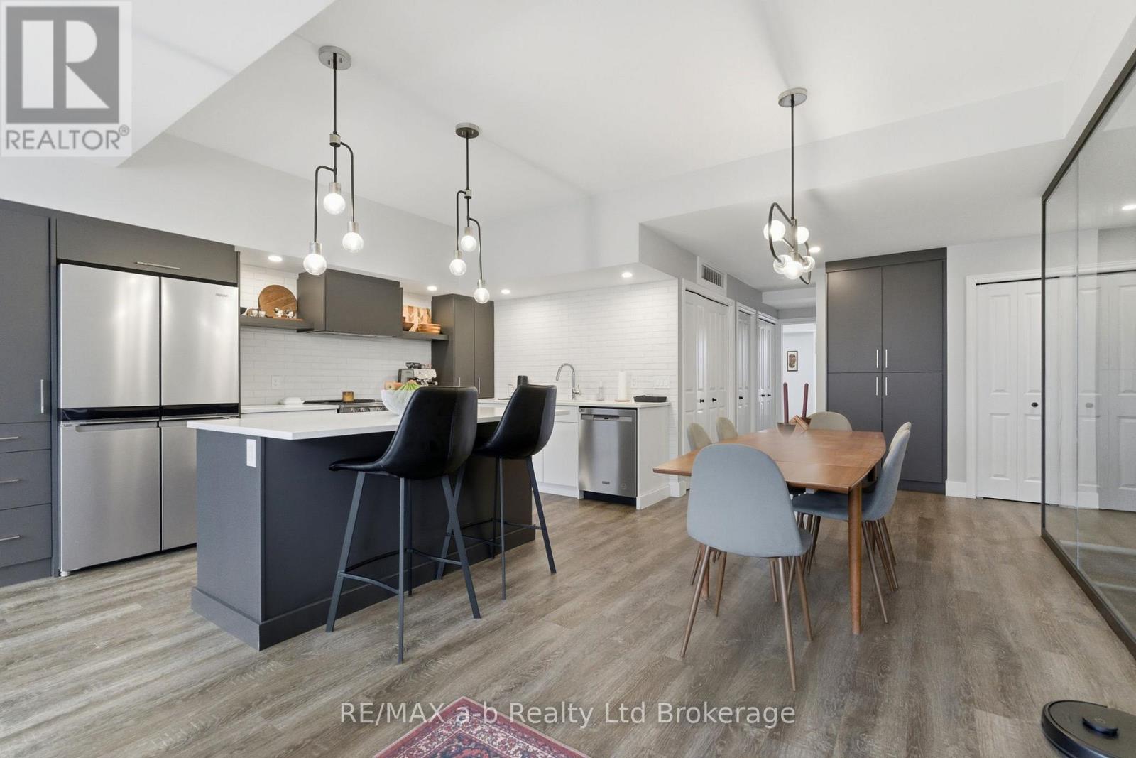 3 - 391 DUNDAS STREET