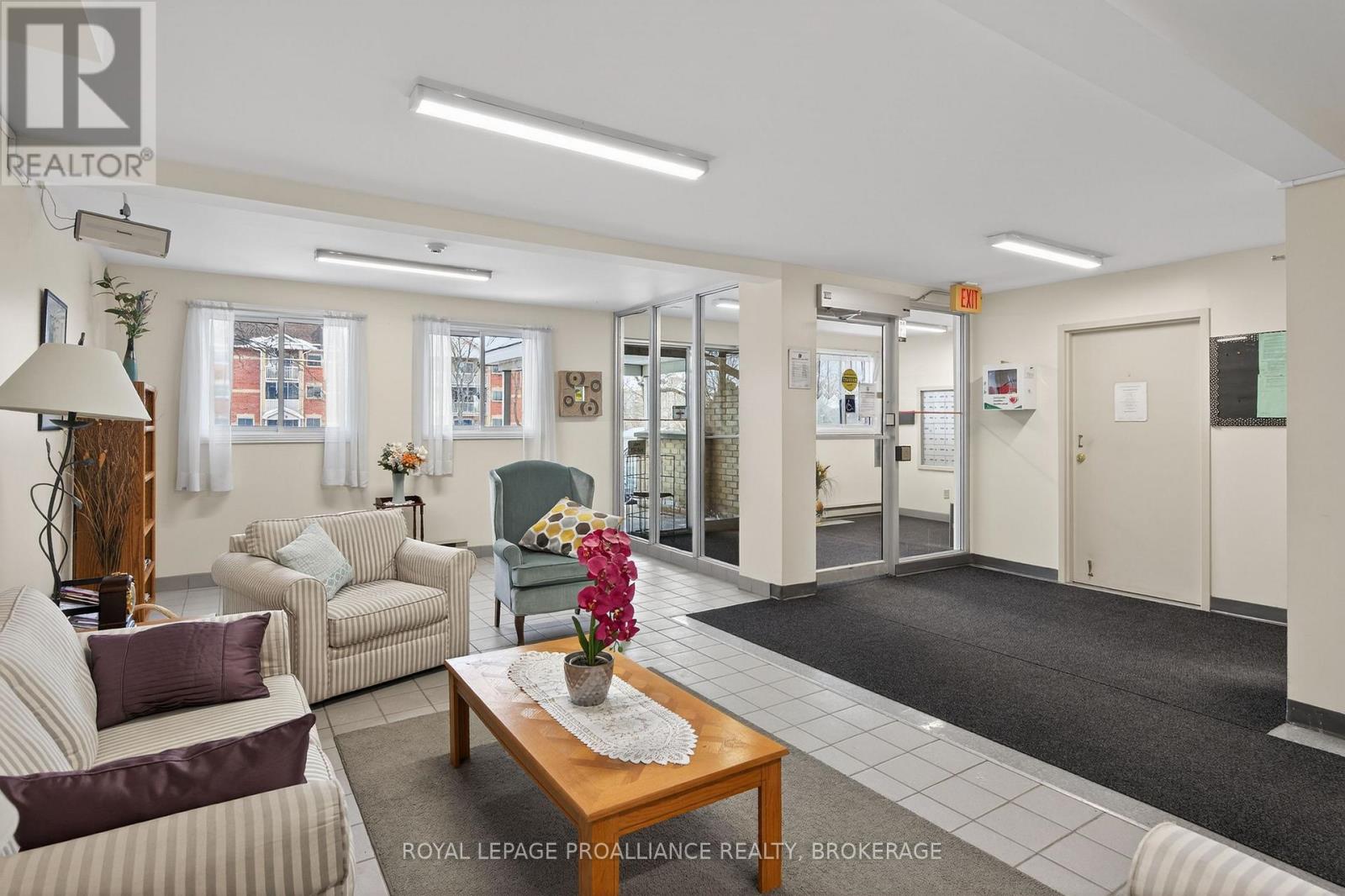 313 - 310 KINGSDALE AVENUE