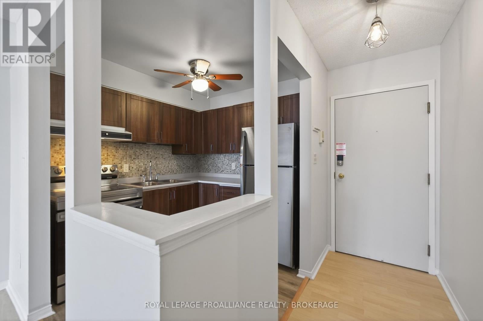 313 - 310 KINGSDALE AVENUE