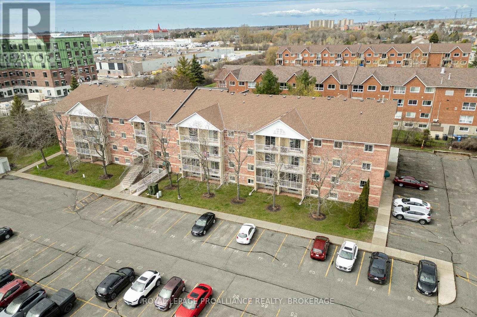 313 - 310 KINGSDALE AVENUE