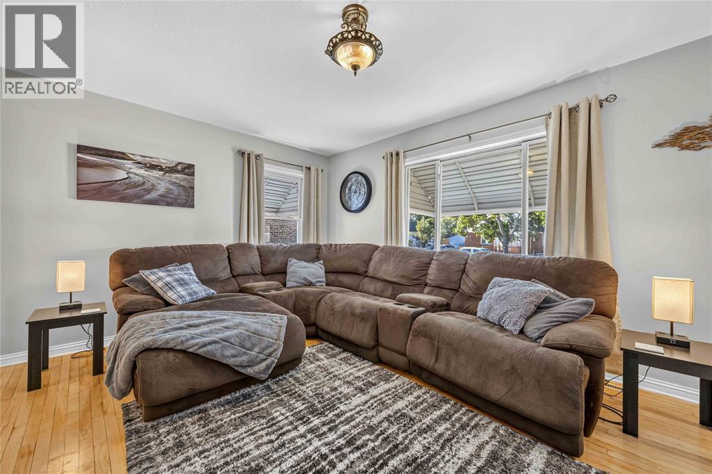 332 Cobden STREET - Photo 4