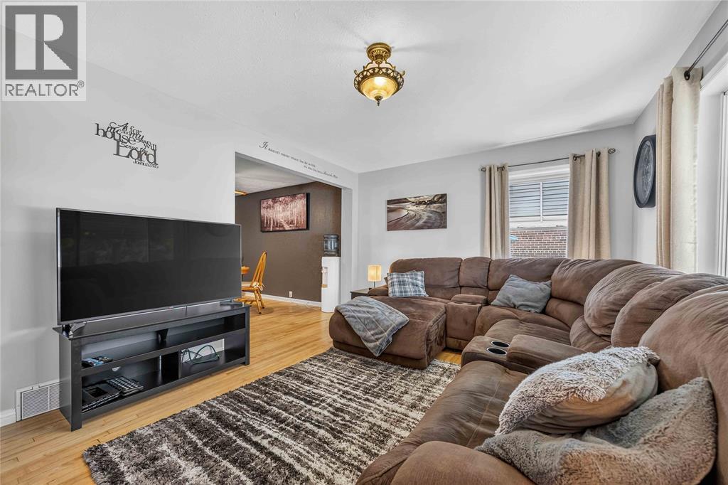 332 Cobden STREET - Photo 3