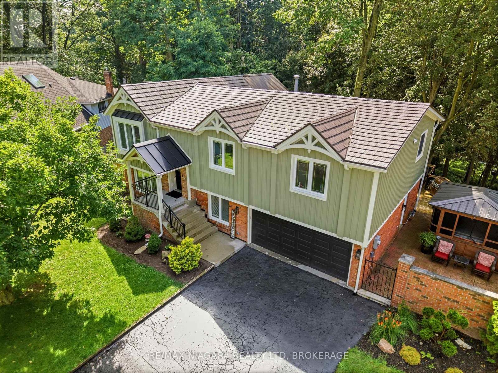 25 BERKHOUT TERRACE