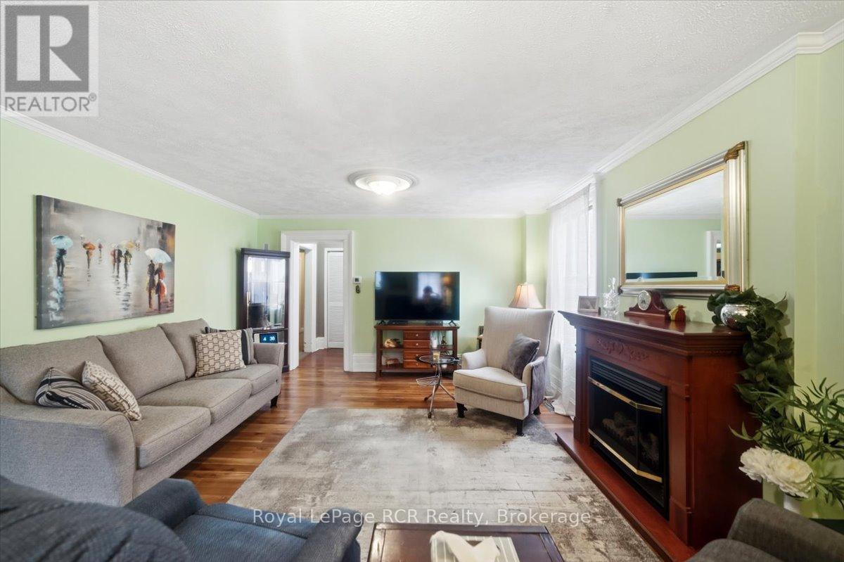 271 7TH STREET E