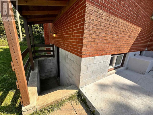 404 Trent St W, Whitby (Downtown Whitby), ON 3