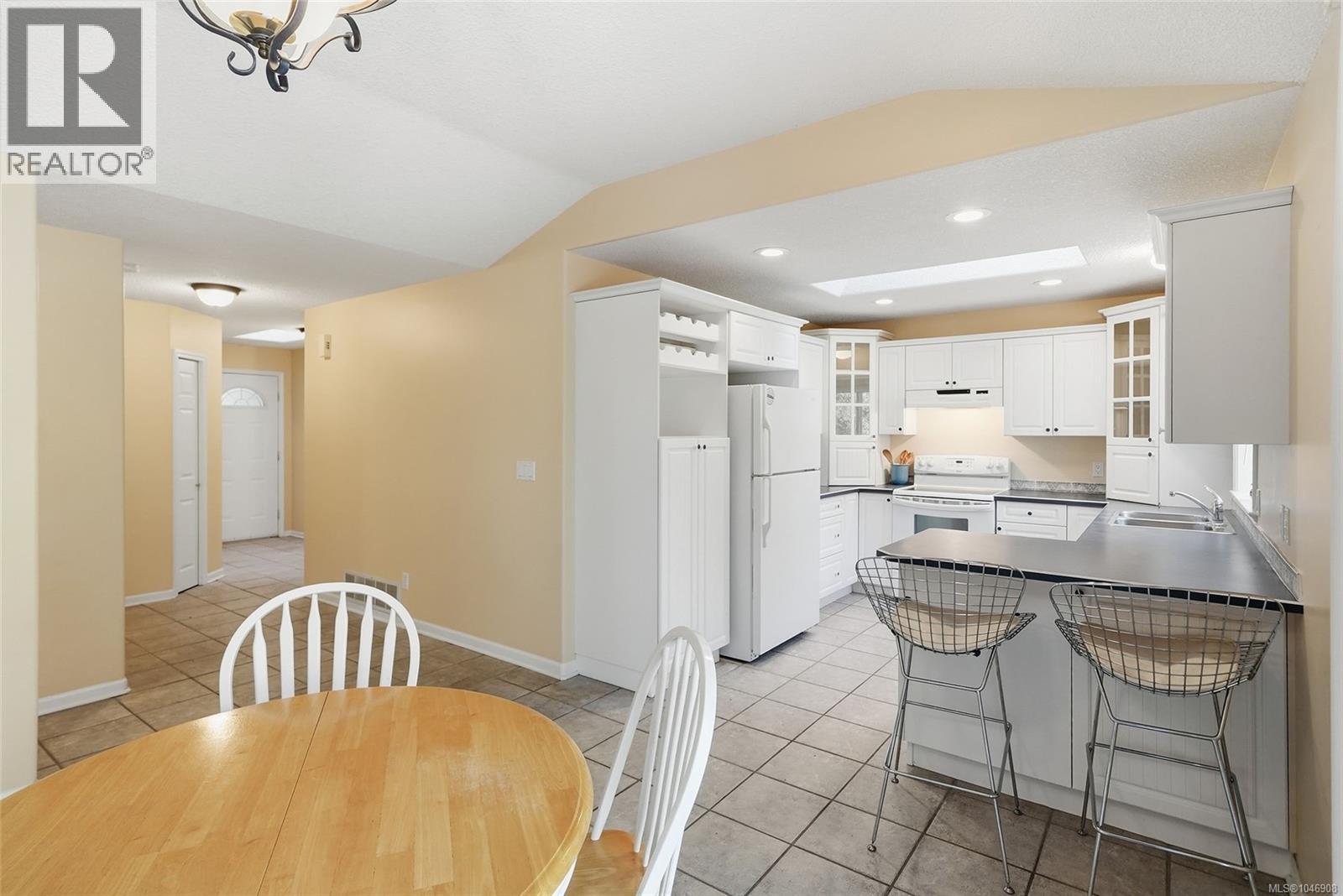 821 Shorewood Dr