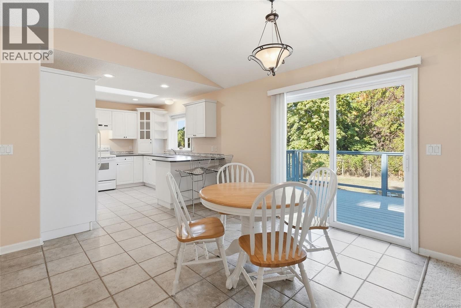 821 Shorewood Dr