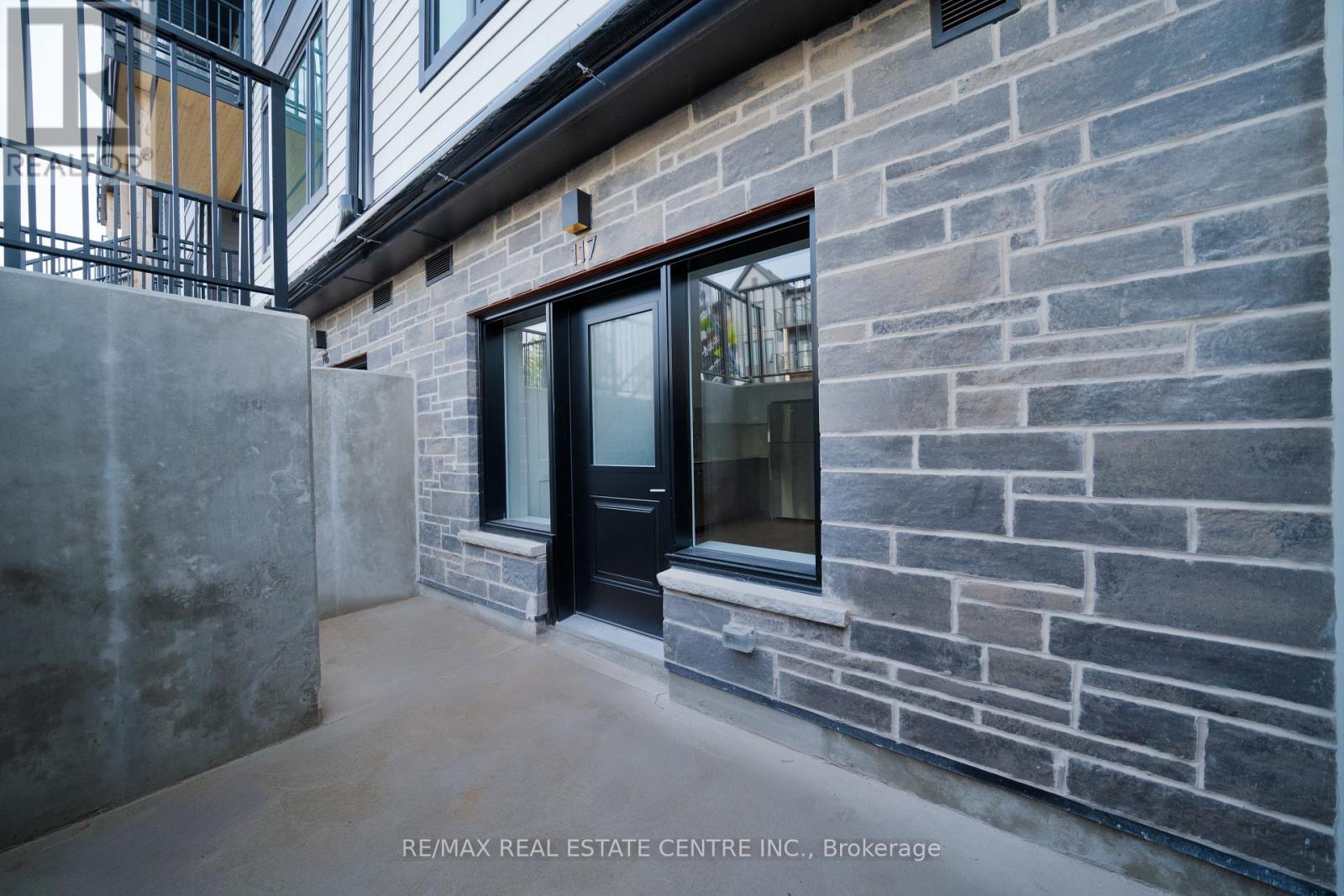 117 - 708 WOOLWICH STREET