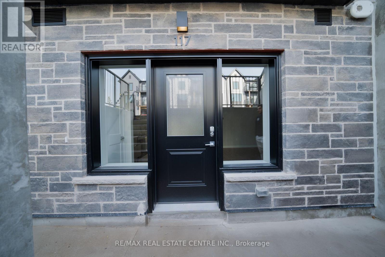 117 - 708 WOOLWICH STREET