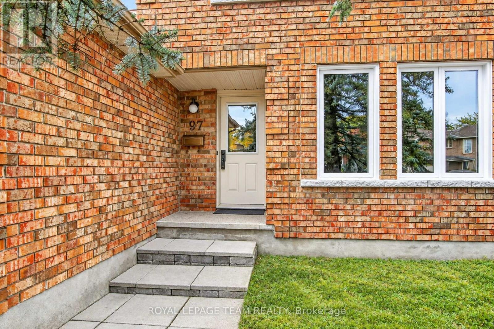 97 HUNTSMAN CRESCENT