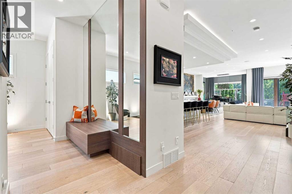 421 29 Avenue NE
