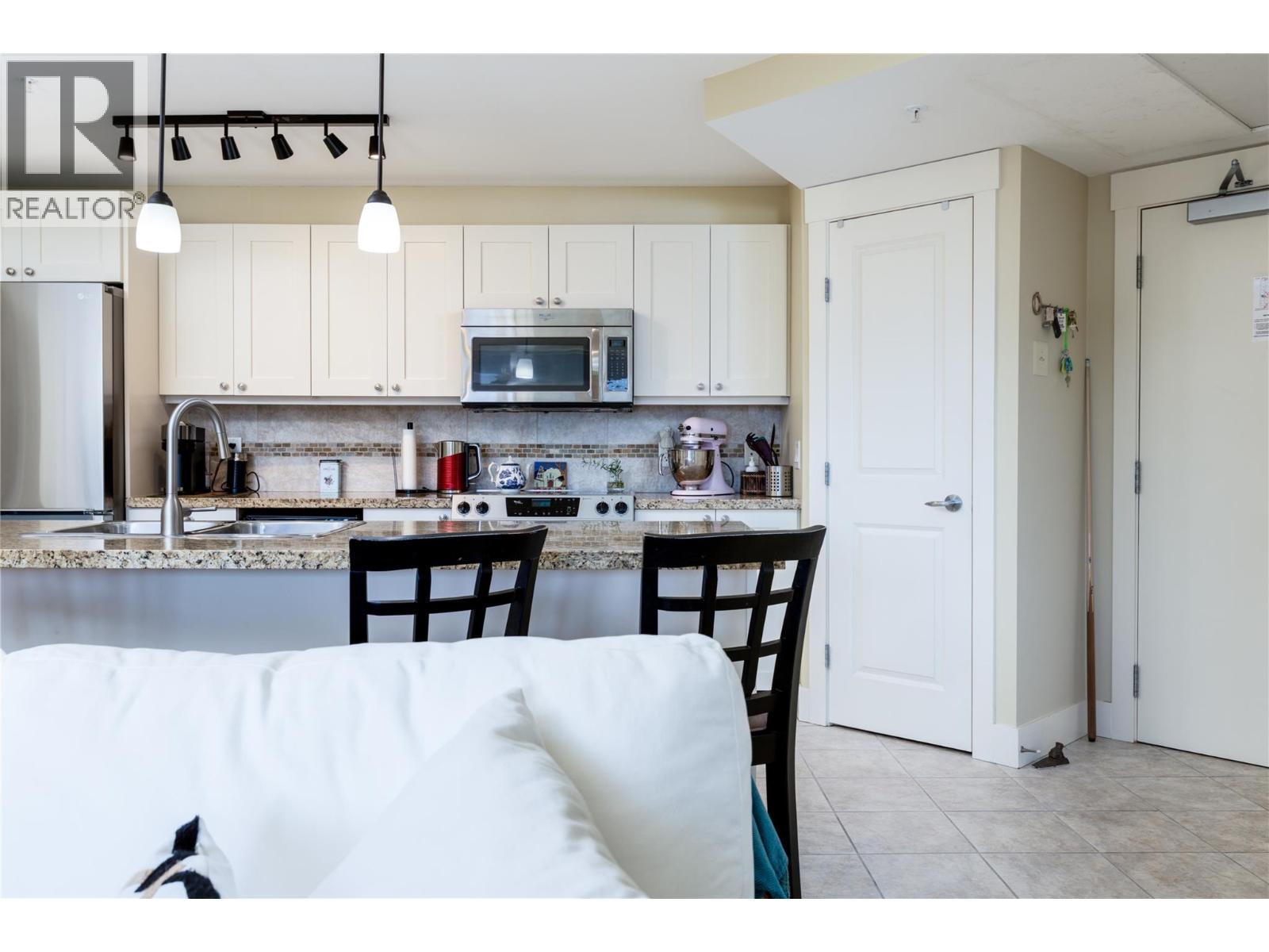 4205 Gellatly Road Unit# 231