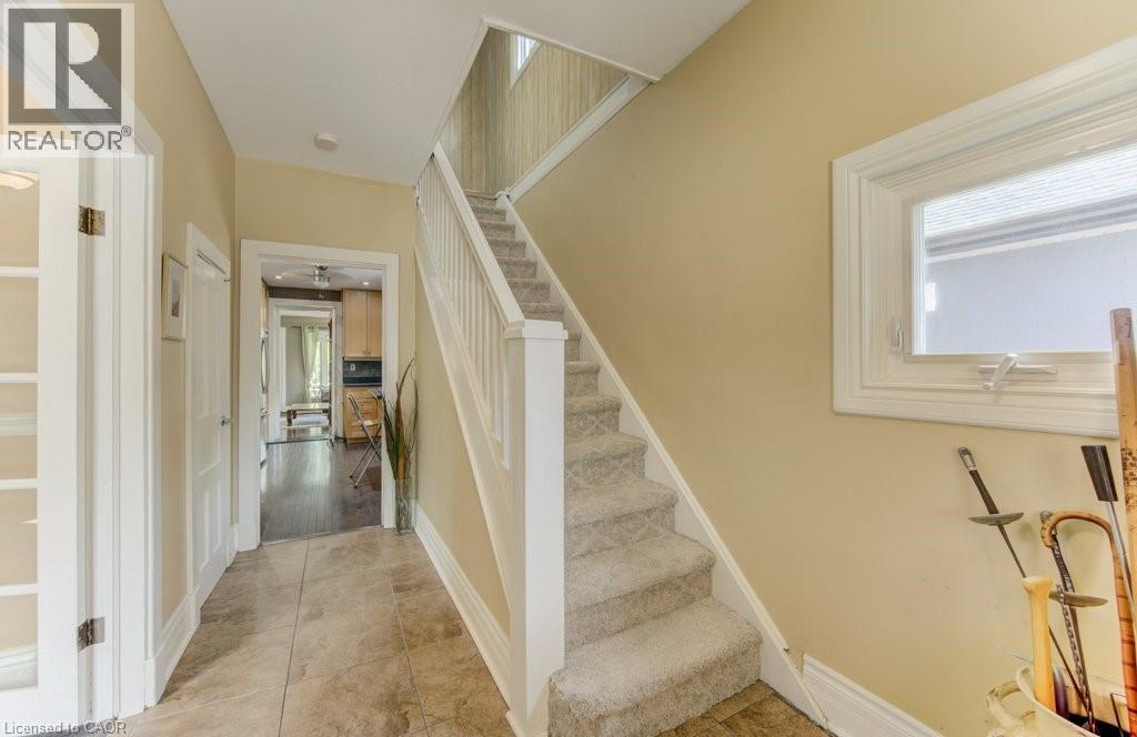 271 LONDON Road W