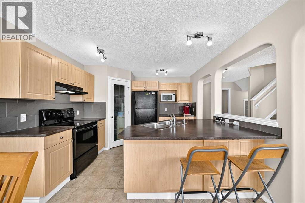 222 Saddlehorn Close NE