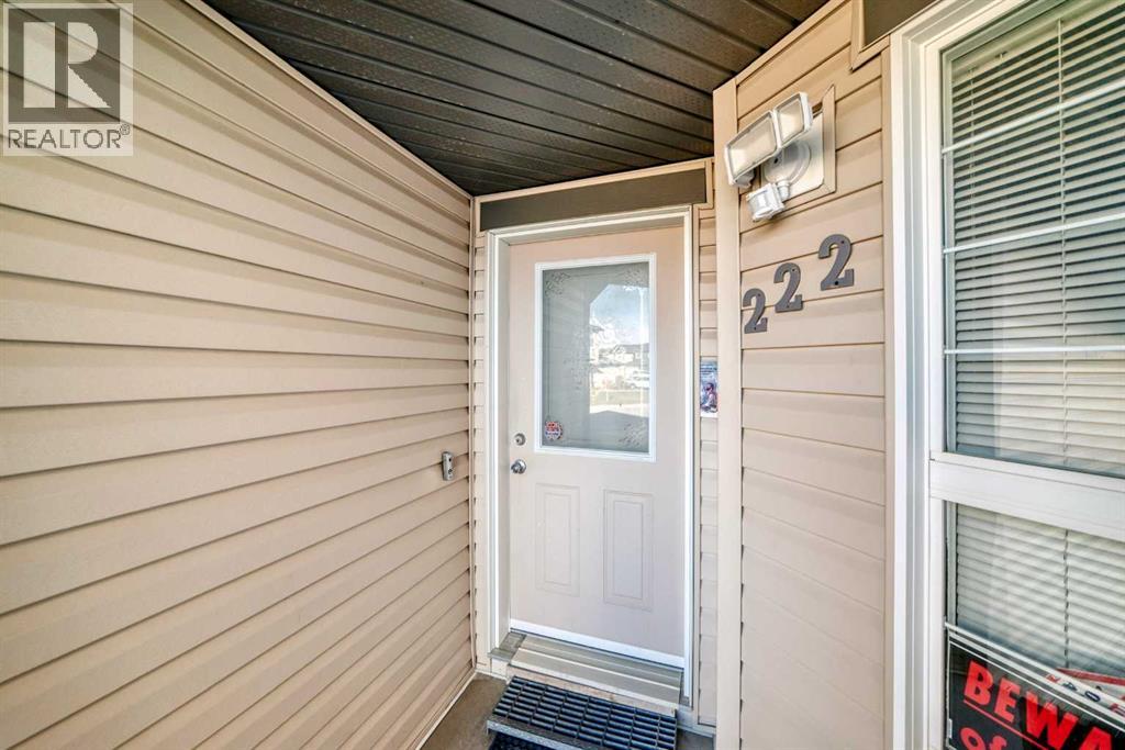 222 Saddlehorn Close NE