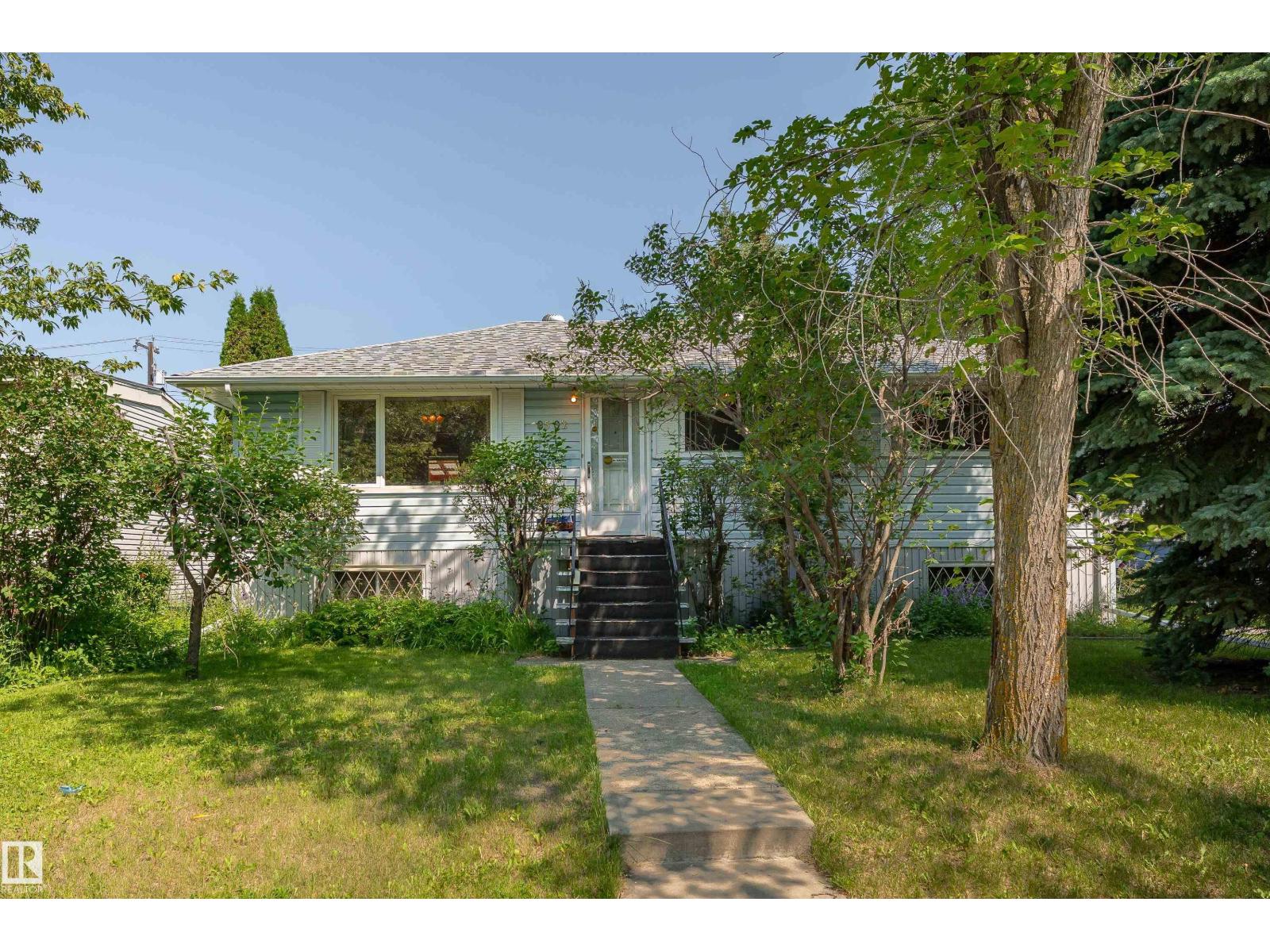 8502 76 AV NW
