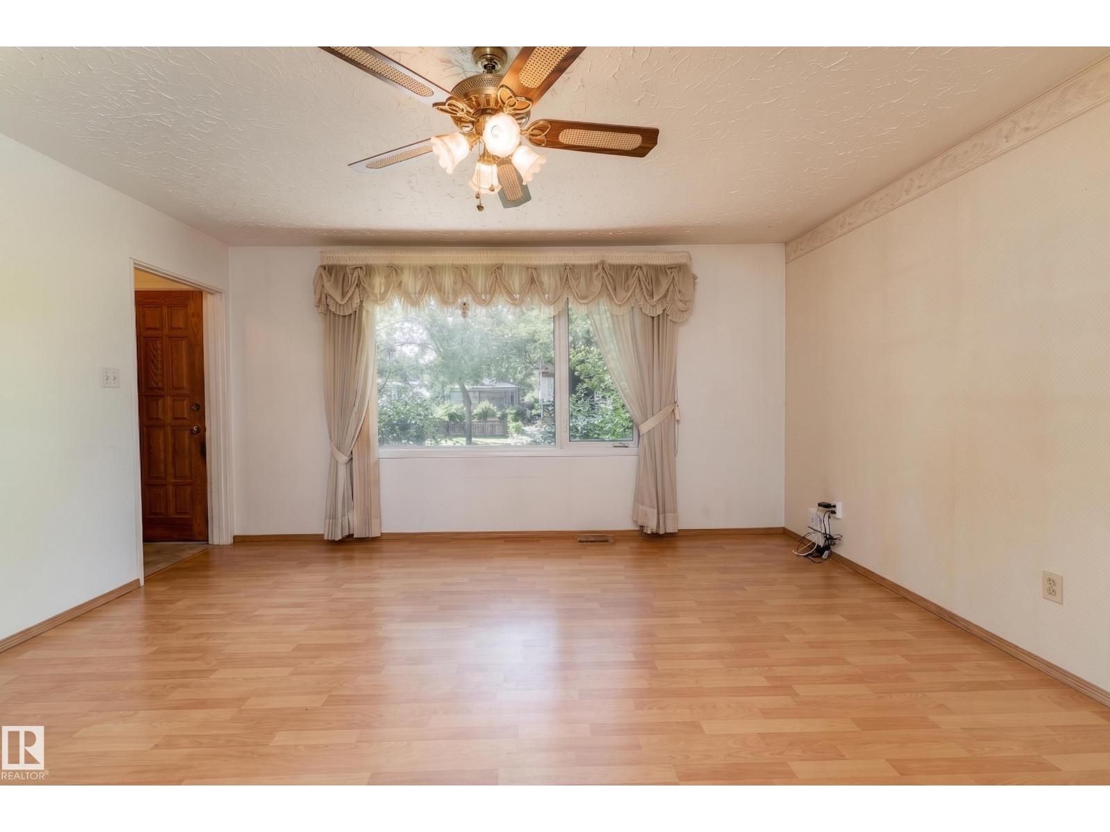 8502 76 AV NW