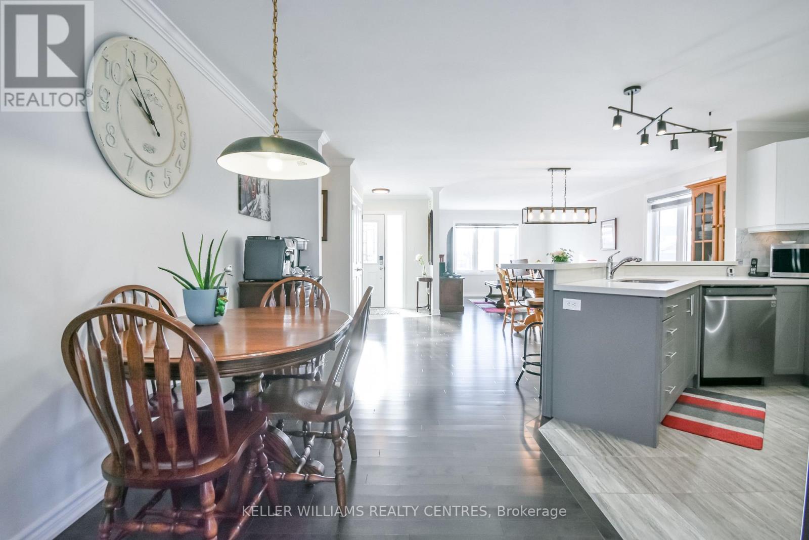 10 SINCLAIR CRESCENT