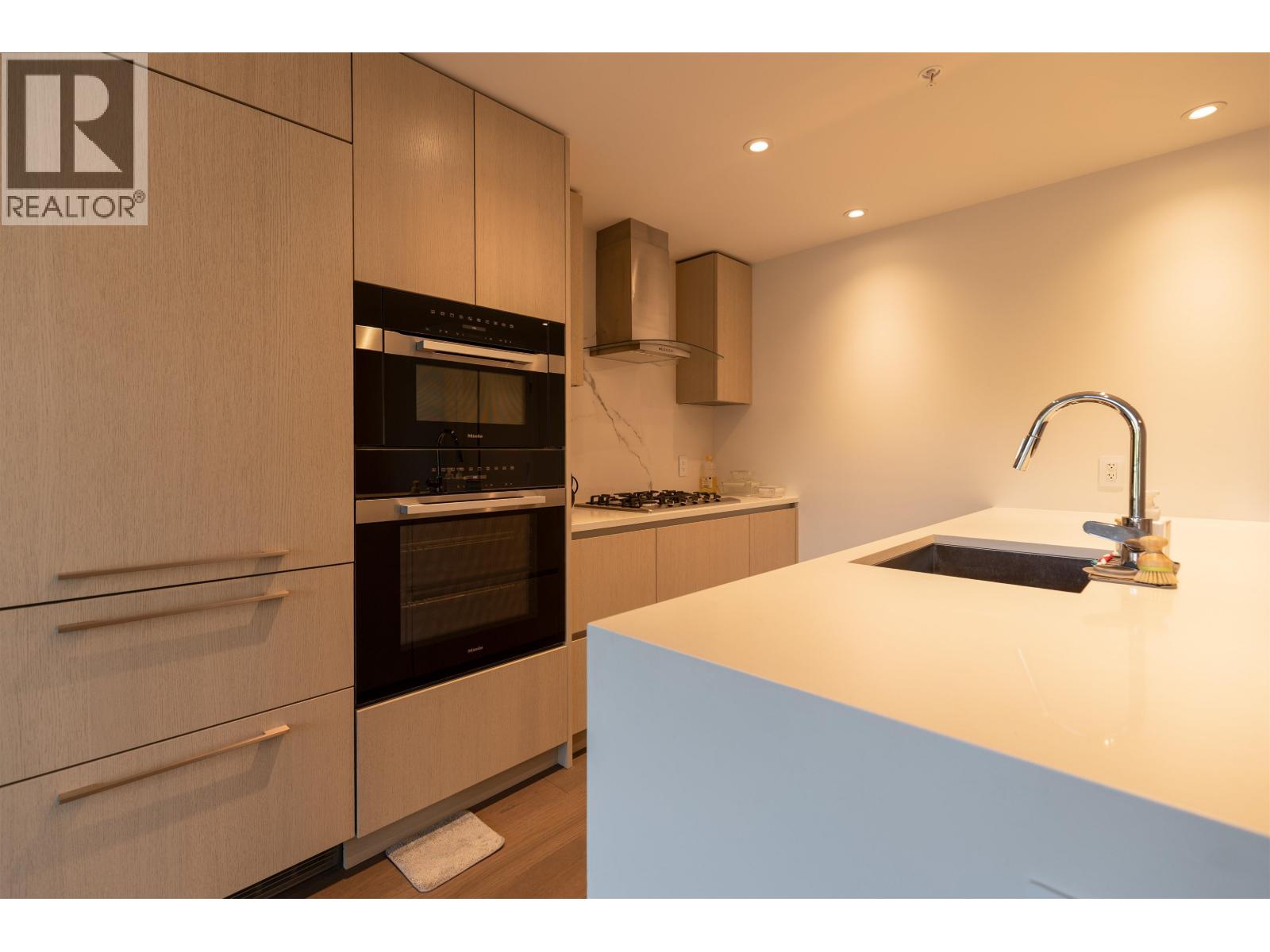 403 5168 CAMBIE STREET