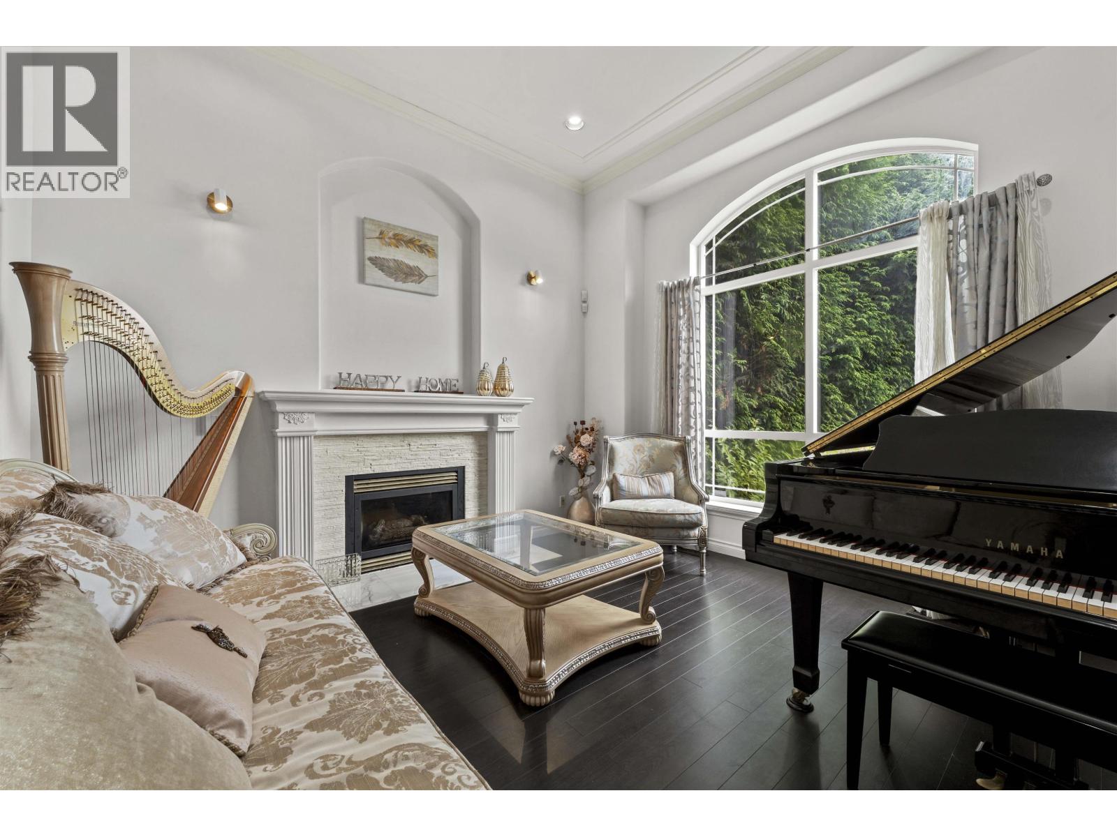 887 RIVERSIDE DRIVE