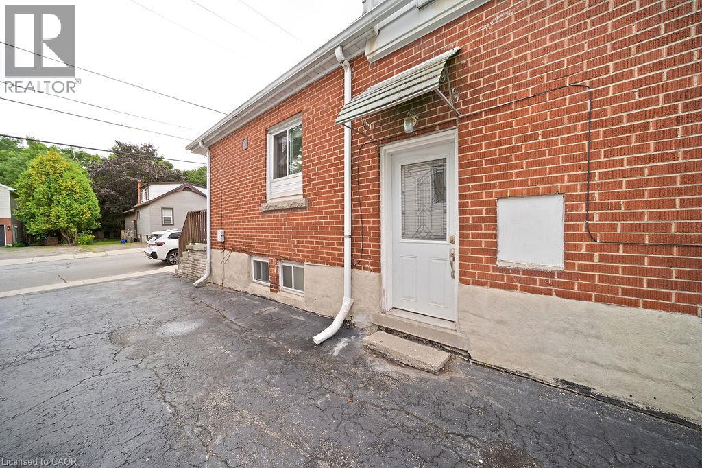 82 WHITNEY Avenue