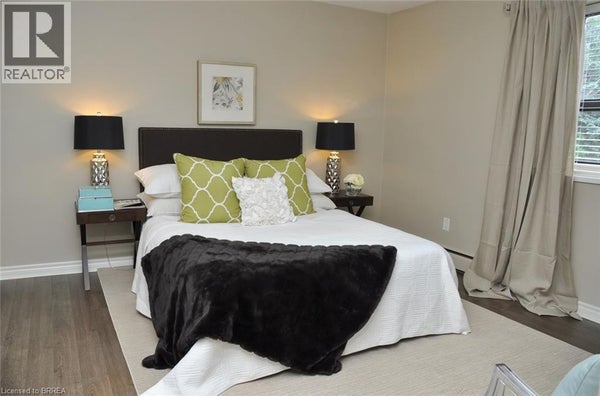 303 - 200 Charlton Ave E, Hamilton, ON 5